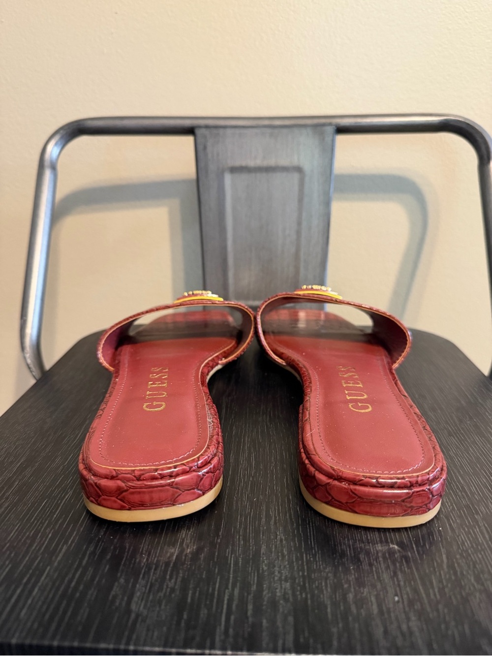 Guess Burgundy Red Croc Embossed Logo Slide Sandals Size 8 - Picture 7 of 11